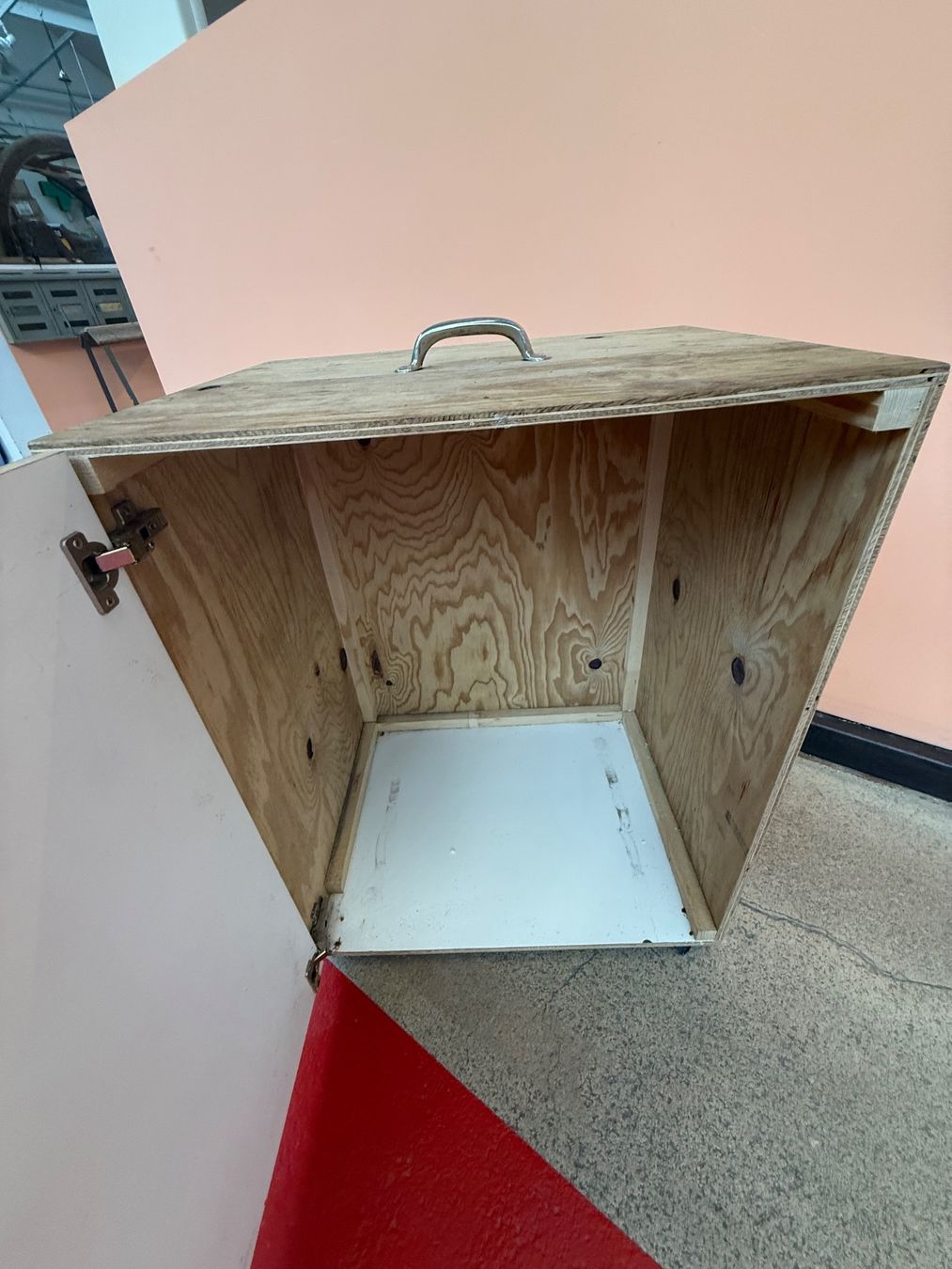 Caisses de transport: Mobile Transportbox Holz auf Rollen – D'occasion à Fulenbach par Annie.s_Mid_Century 1