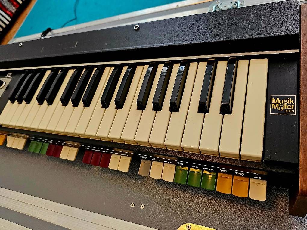 Roland Musikinstrumente: Roland SH 2000 Vintage Analog Synthesizer – Defekt aus Zürich von  3