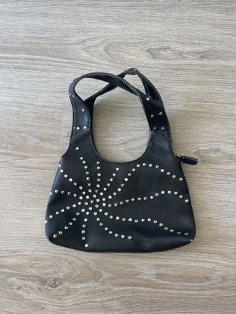 Vintage Handtasche schwarz mit Nieten guter Zustand