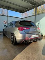 Spezieller Alfa Romeo Giulietta Quadrifoglio 8-fach bereift!