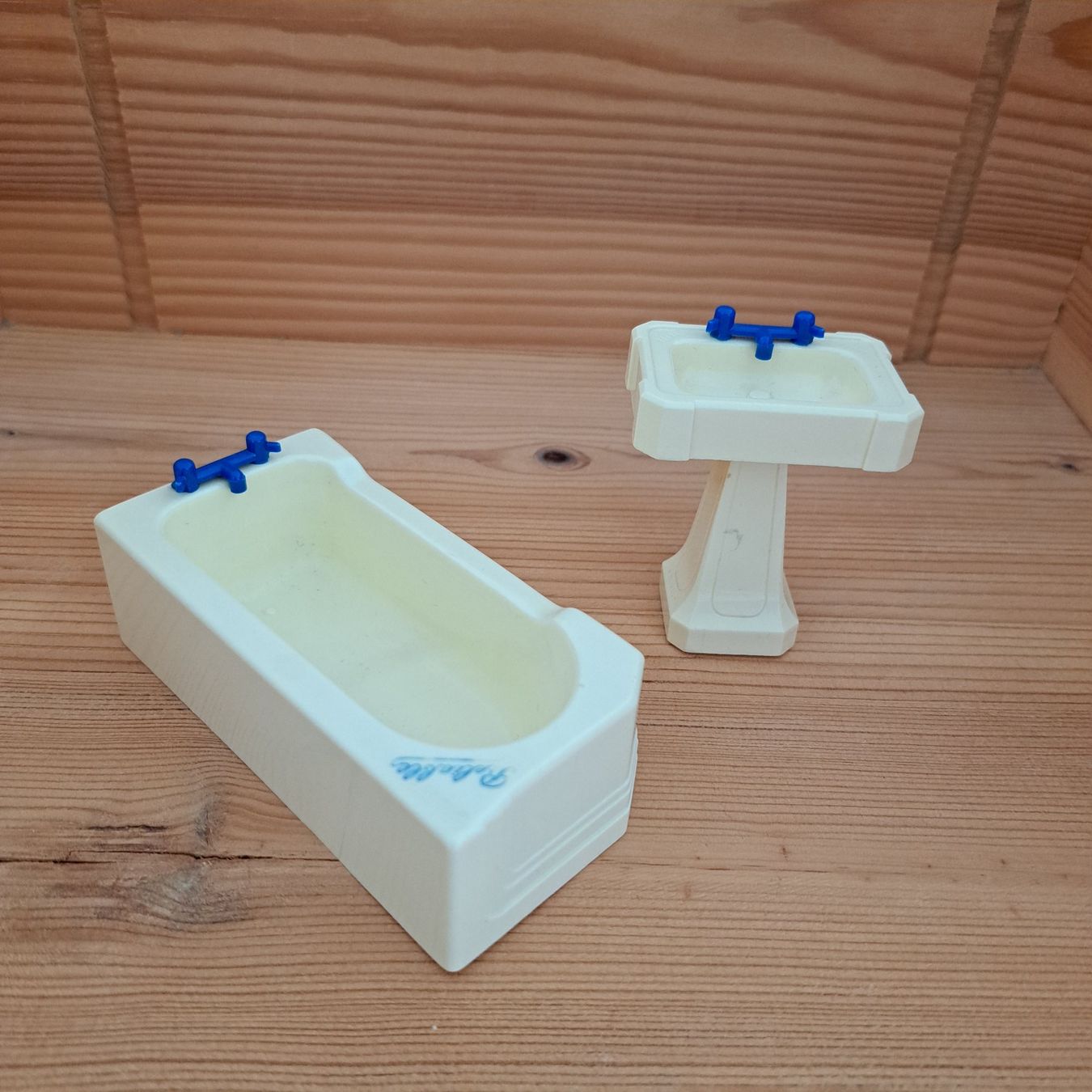 Case e mobili per bambole: Badmöbeli für Puppenstube – Usato da Grüningen venduto da Tappio