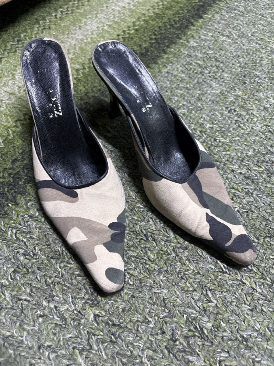 Scarpe da donna: Shoe BIZZ Mules Y2K military – Usato da Bern venduto da LoveVintageY2K