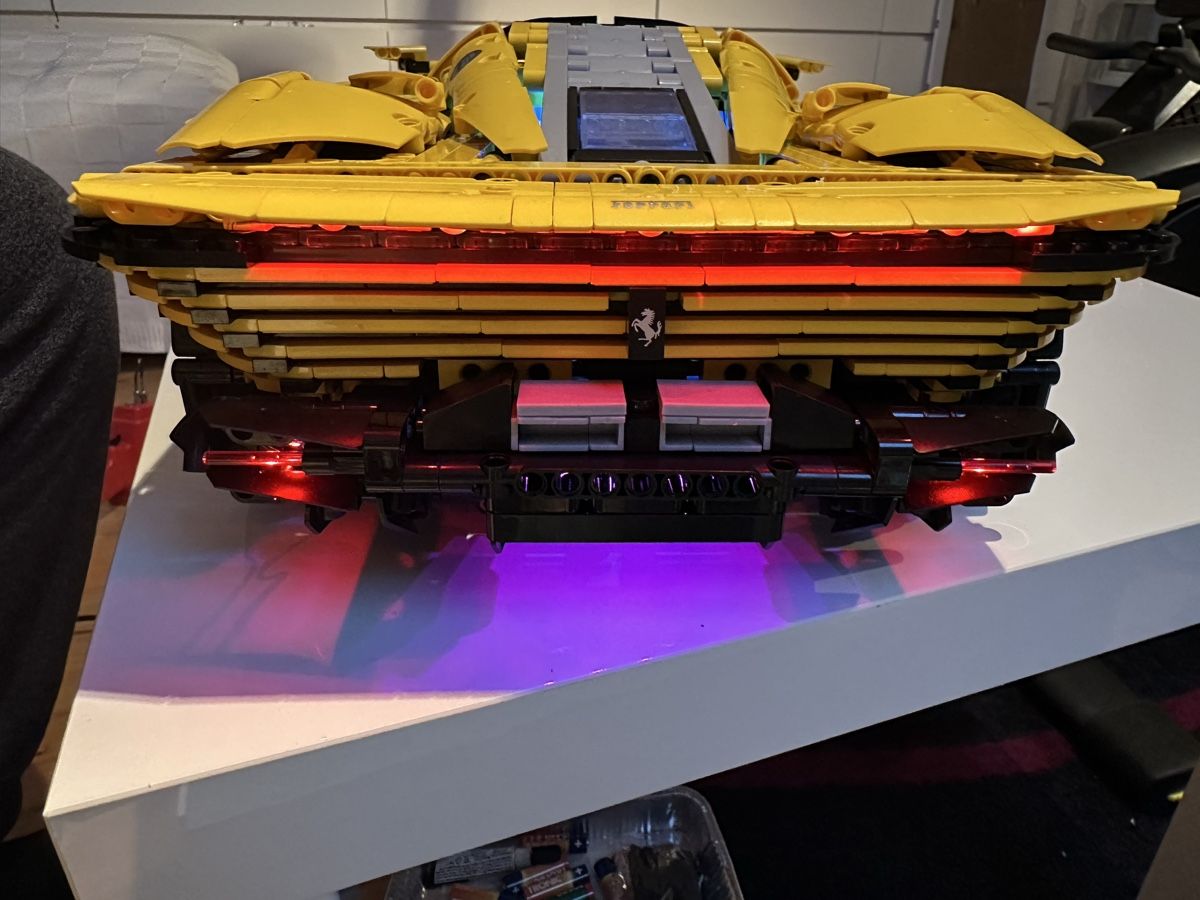 Lego Kit di costruzioni: LEGO TECHNIC FACSIMILE FERRARI SP3 CON KIT LUCI LED – Nuovo (secondo la descrizione) da Gordola venduto da Topino02 2