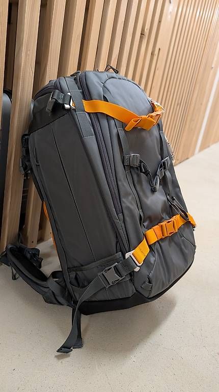 Lowepro Zaini: Lowepro Whistler BP 450 AW – Usato da Sempach venduto da Dkisi