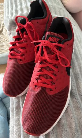 Rote Nike Laufschuhe, Grösse 45, Top Zustand für den Sport