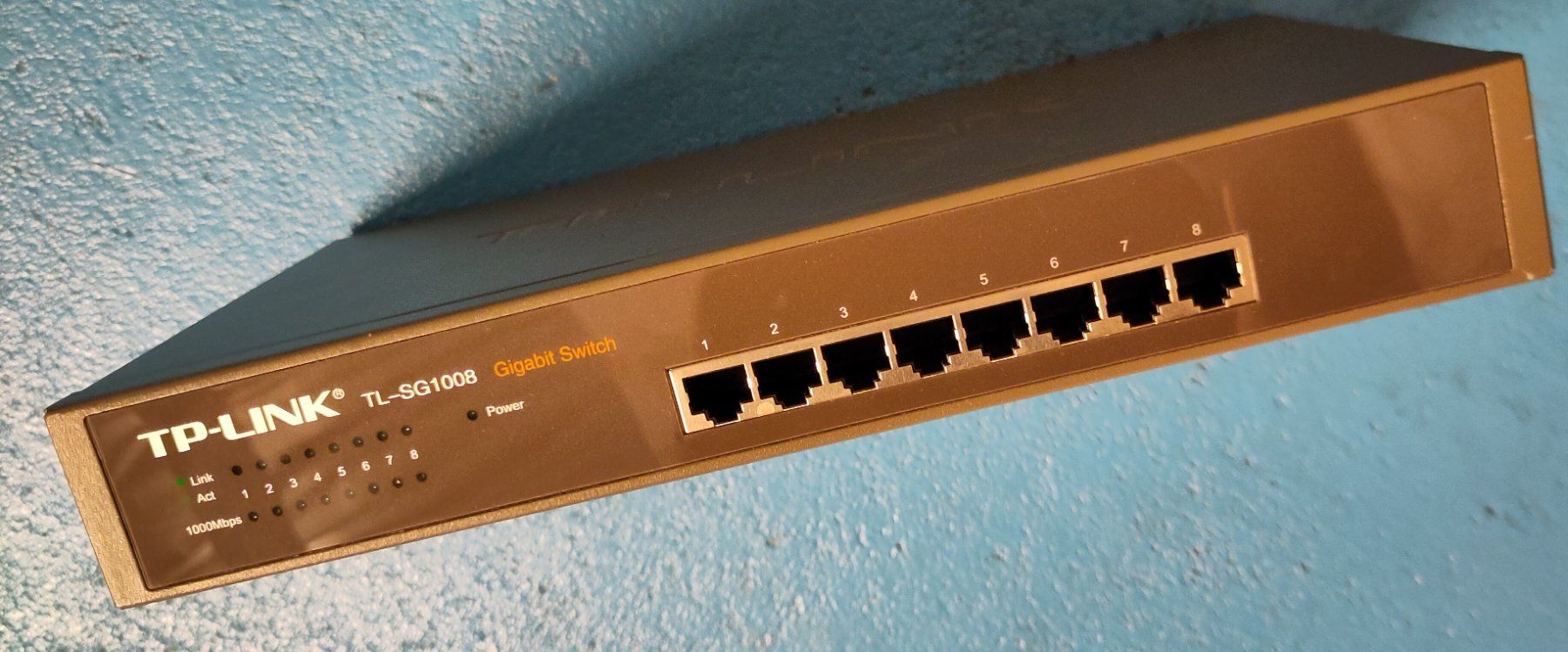 TP-Link Hub & Switch: TP-LINK TL-SG1008 Gigabit Switch – Usato da Aigle venduto da Gbs0
