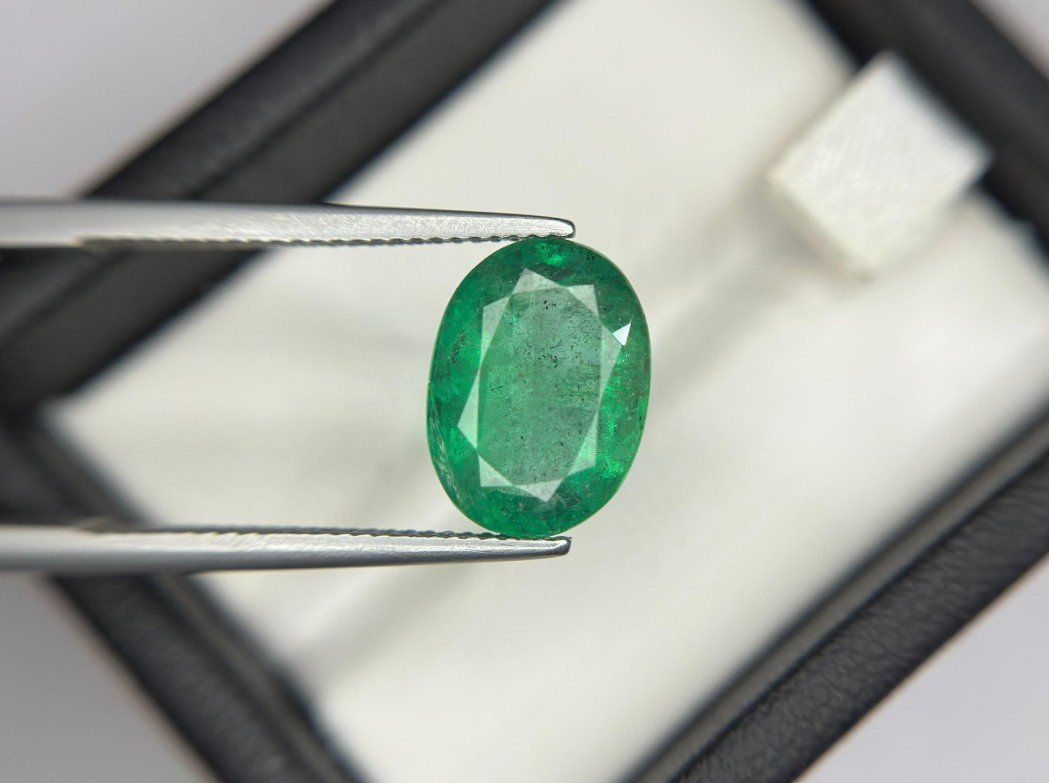 Pietre preziose: Grün Smaragd - 5.96 ct - Lotus Gemology – Usato da Hünenberg venduto da Wildsau79