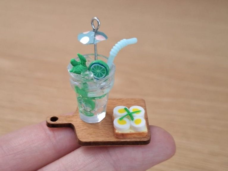 Case e mobili per bambole: Mojito mit Cocktailschirmchen und Canape – Nuovo (secondo la descrizione) da Zürich venduto da HandmadeTinyFood 2