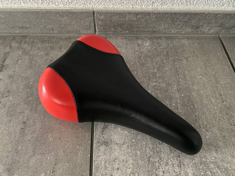 Pezzi di ricambio: Roter & Schwarzer Velo Sattel Fahrrad Ledersattel – Usato da Eich venduto da ka_st
