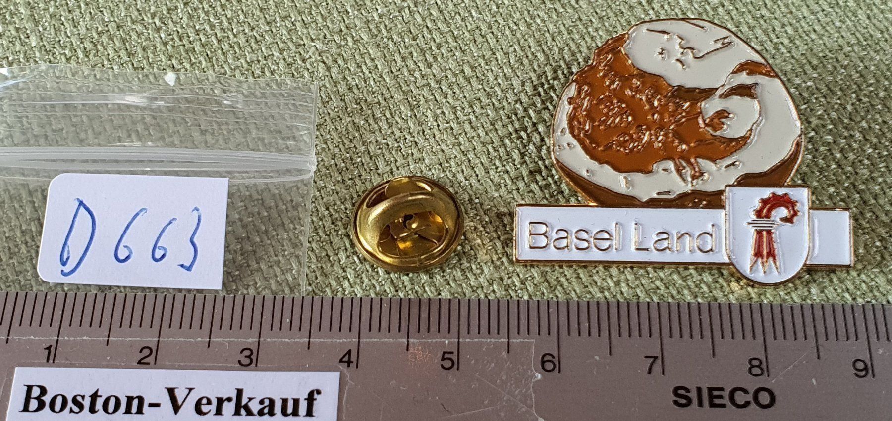 Placchette & Badge: D663 - Pin Basel Land Brot – Usato da Reinach BL venduto da Boston-Verkauf 2
