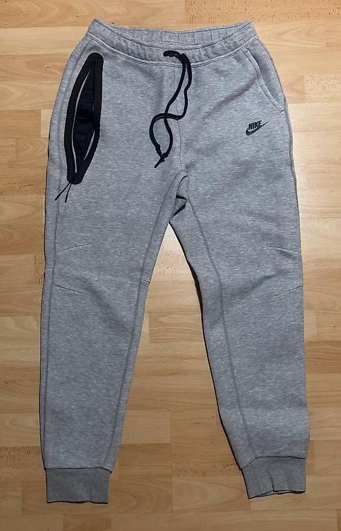 Pantaloni: Nike Tech Hose Grau Grösse M – Usato da Häfelfingen venduto da kus_l9j6