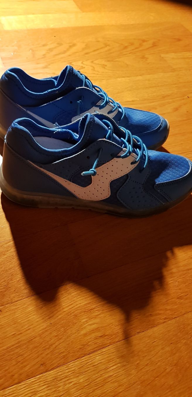Chaussures garçon: Sneakers Größe 36 – D'occasion à Uznach par Bilkev