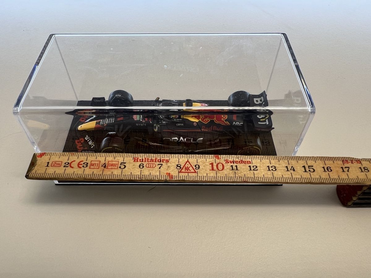 Red Bull Modellini d'auto: Modellauto Oracle Red Bull Racing RB18 2022 – Usato da Rotkreuz venduto da Migu2012 7