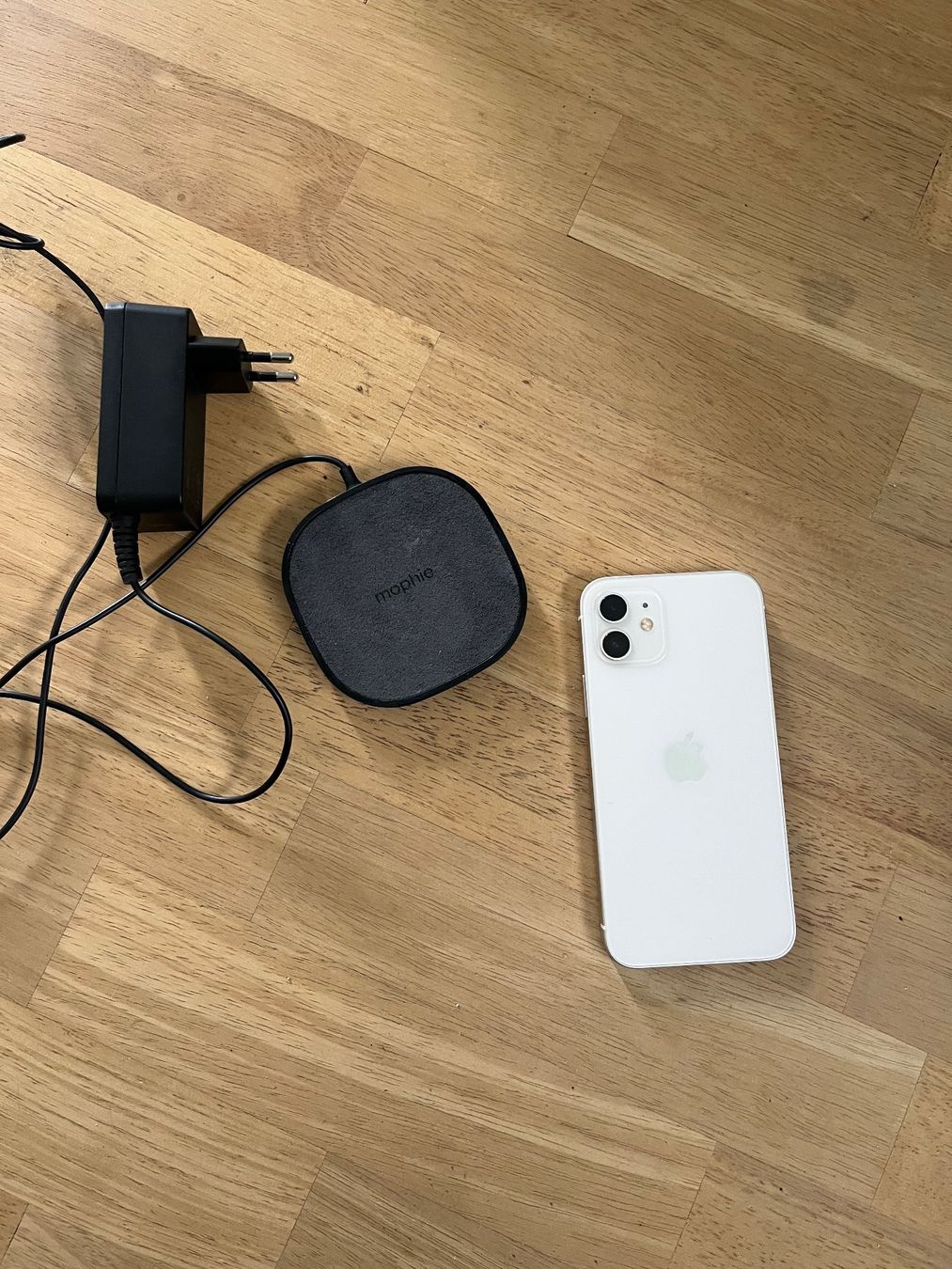 Apple Telefoni cellulari / Smartphones: Iphone 12 mit Ladegerät – Usato da Seengen venduto da I.Fontana