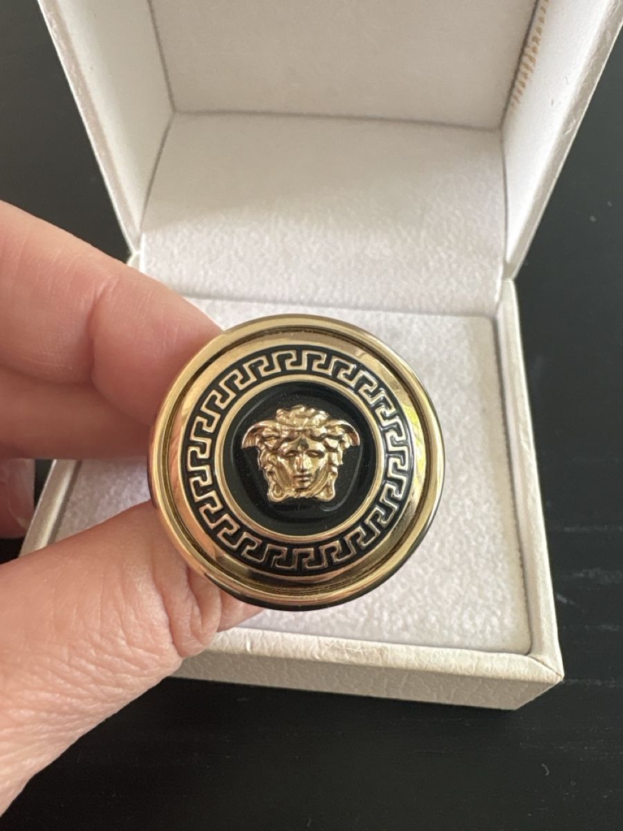 Versace Anelli: Versace Medusa Ring, mit Box - Original – Nuovo (secondo la descrizione) da Uitikon Waldegg venduto da JanicaGe 1