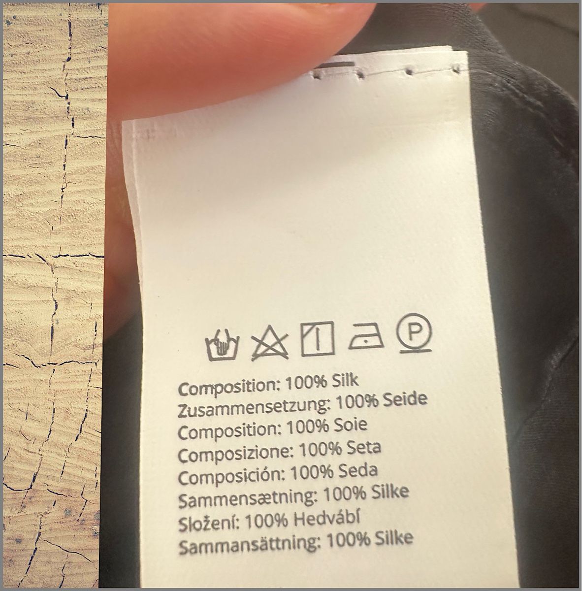 Foulards, Tücher & Schals: Écharpe noir soie 100% – Neu und originalverpackt aus Biel/Bienne von orange1 1