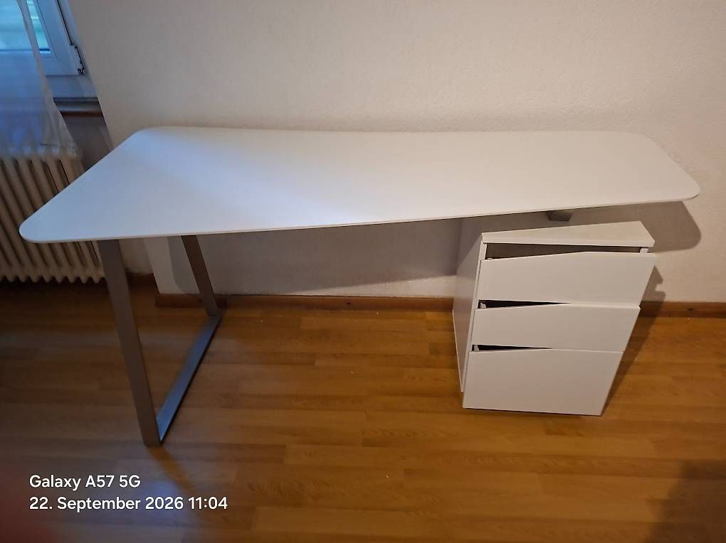 Scrivanie: Schreibtisch - modern - mit Seitencontainer – Usato da Ittigen venduto da Footygol