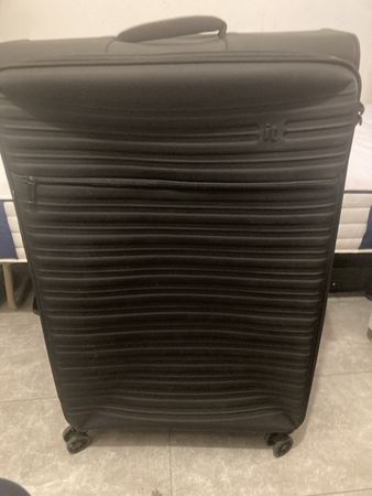 IT Luggage Suitcase Black Large Rolling Case