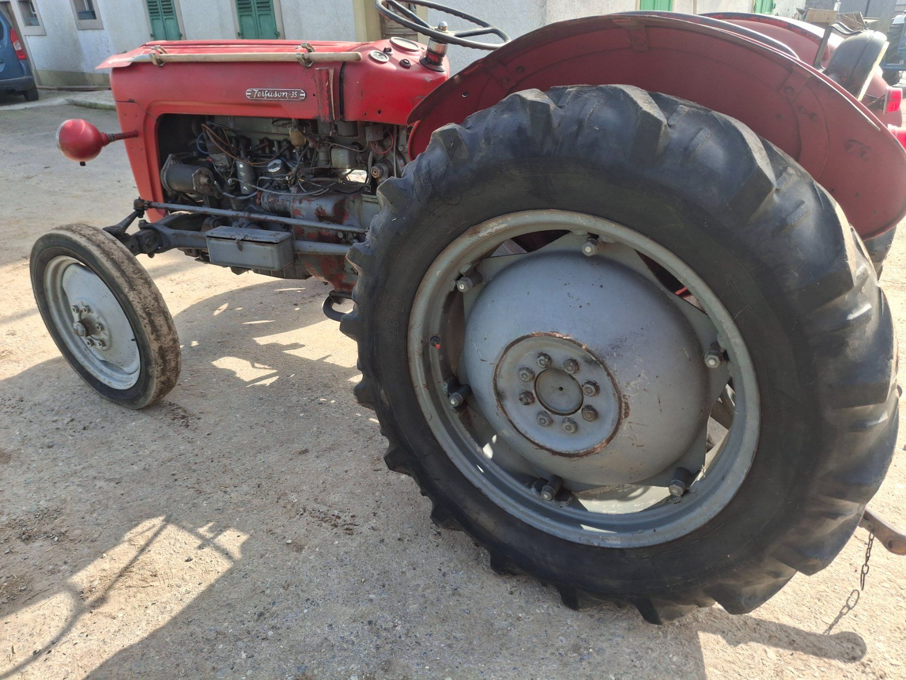 Trattori: MASSEY FERGUSON E 35 MIT AUSWEIS – Usato da La brillaz venduto da Olditrak 6