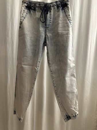 Neue coole Jeans-Hose im "Used-Look", Grösse XS / S