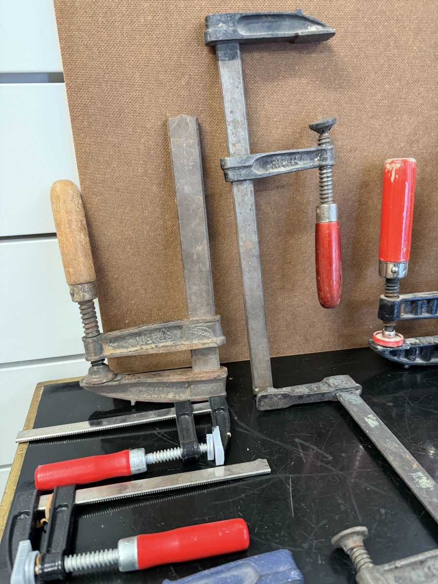 Tutti gli attrezzi: Grand Lot de serre-joints professionnels  – Usato da montreux venduto da Always-Good 3