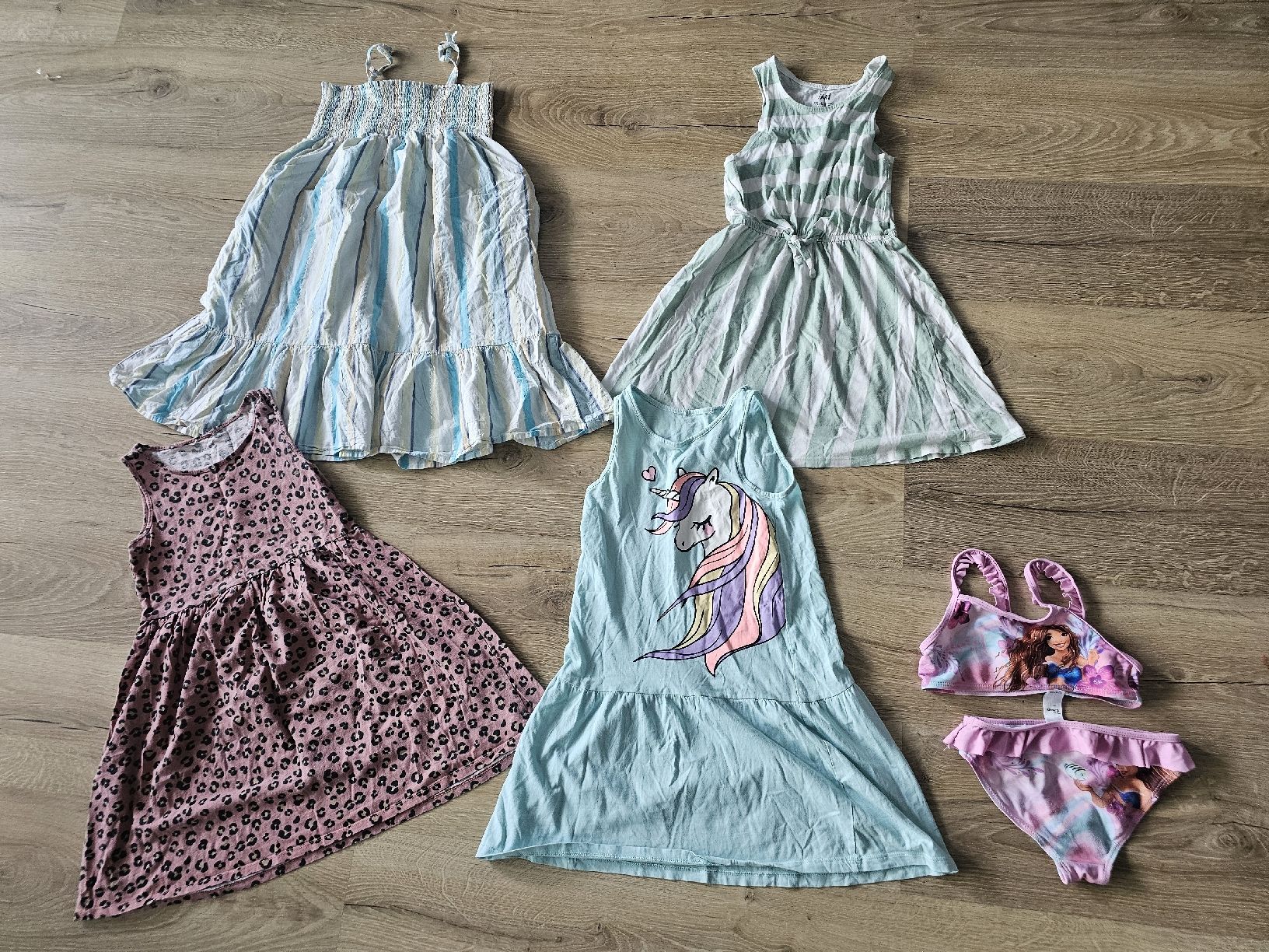 Lotti & Set di vestiti: Sommer Set Mädchen Kleider, Grösse 122/128 – Usato da Grosshöchstetten venduto da Qenko