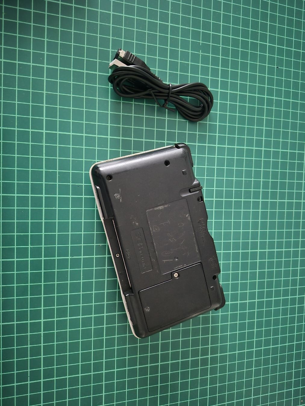 Nintendo Console: Nintendo DS Handheld Console Silver Used Condition – Usato da Meyrin venduto da Retro-GZ 6