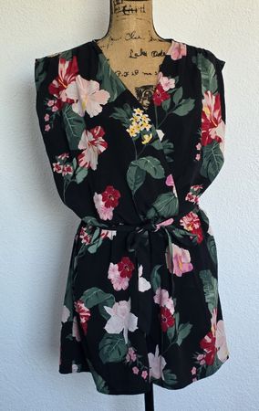 Sommerlicher Jumpsuit mit Blumenmuster - Grösse XL