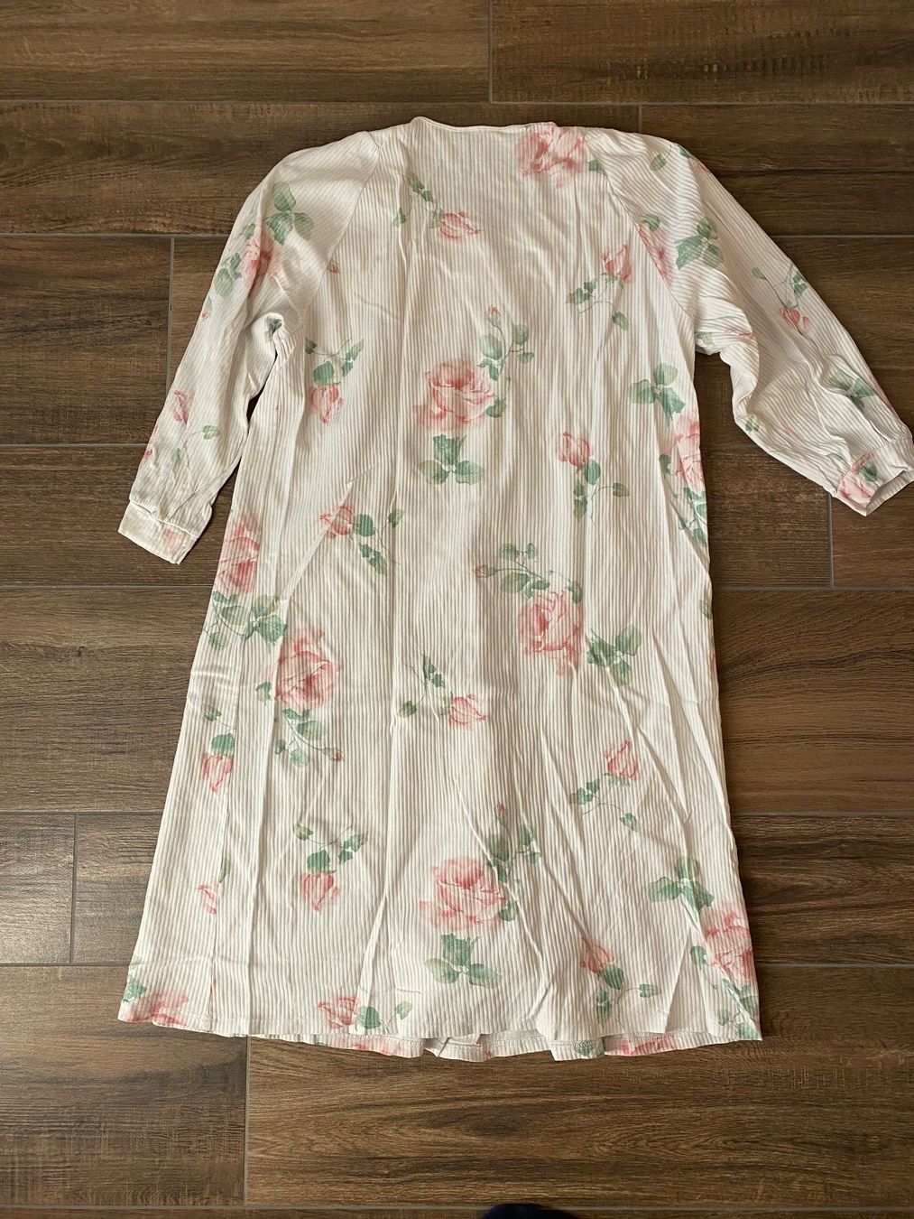 Negligees & Pigiami: Nachtthemd mit Rosen weiss Gr. 44 - 46 – Usato da Pratteln venduto da a23_j2gs 2