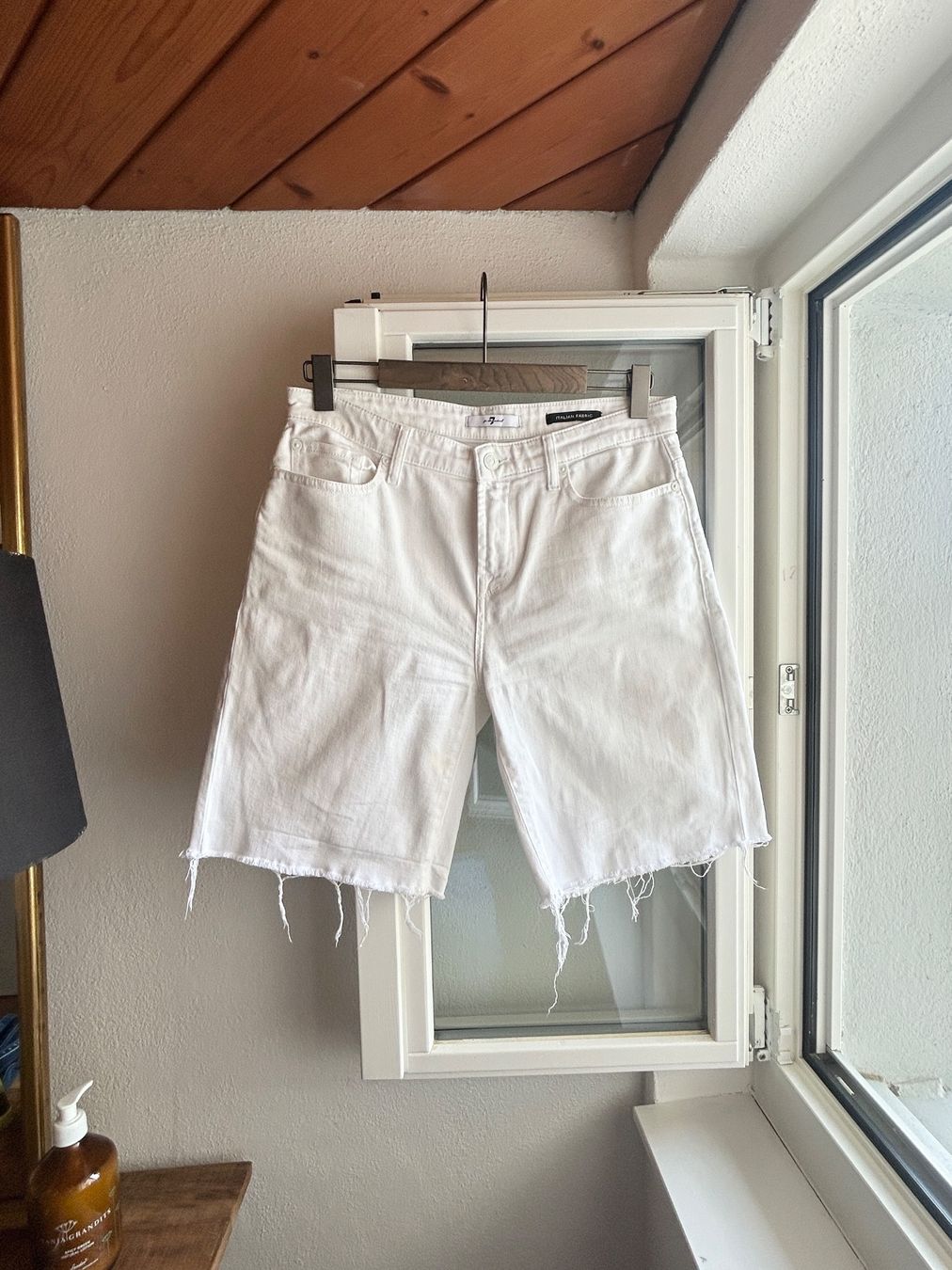 Mankind Pantaloni: 7 for all mankind Shorts - W28 – Usato da Illnau venduto da Monkky 1