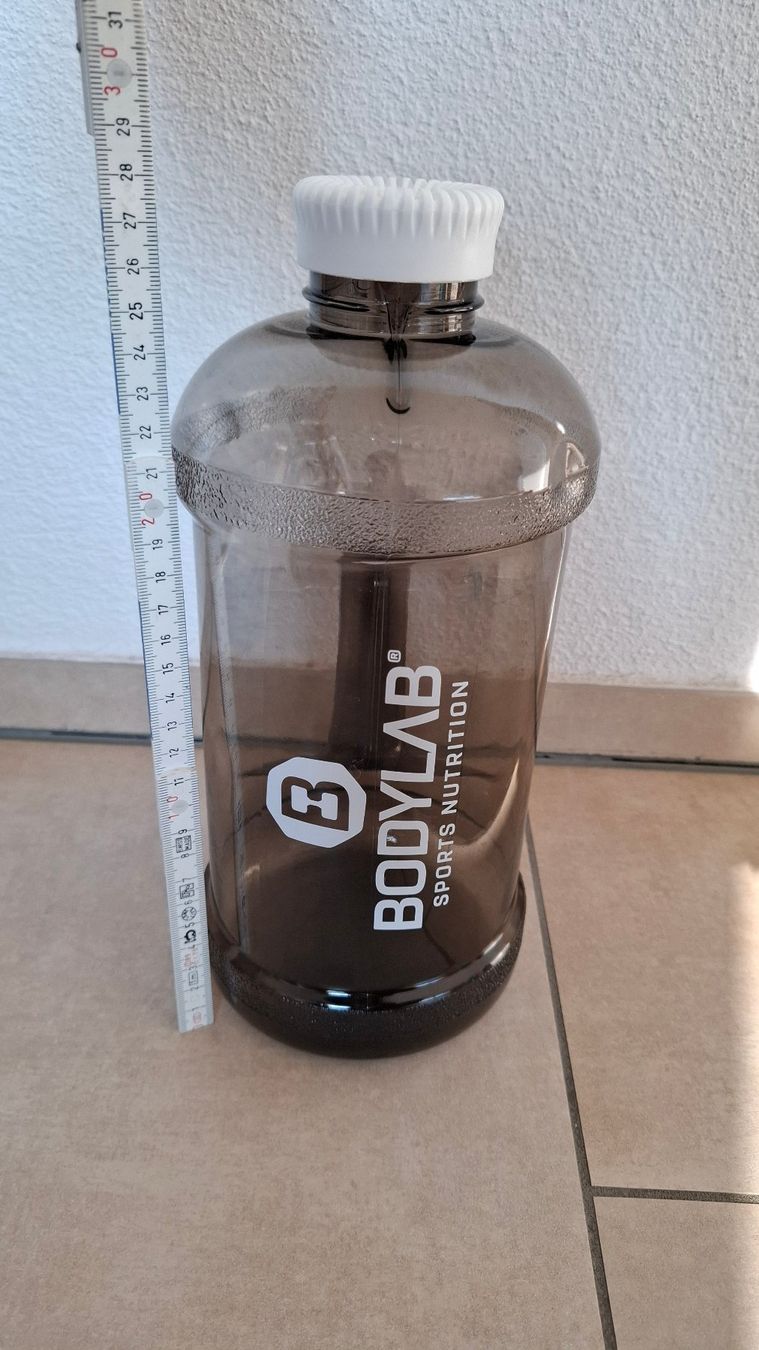 Gourdes & Thermos: Bodylab24 Waterbottle / Gallon 2L – D'occasion à Rickenbach b. Wil par Beautiful.Things 1