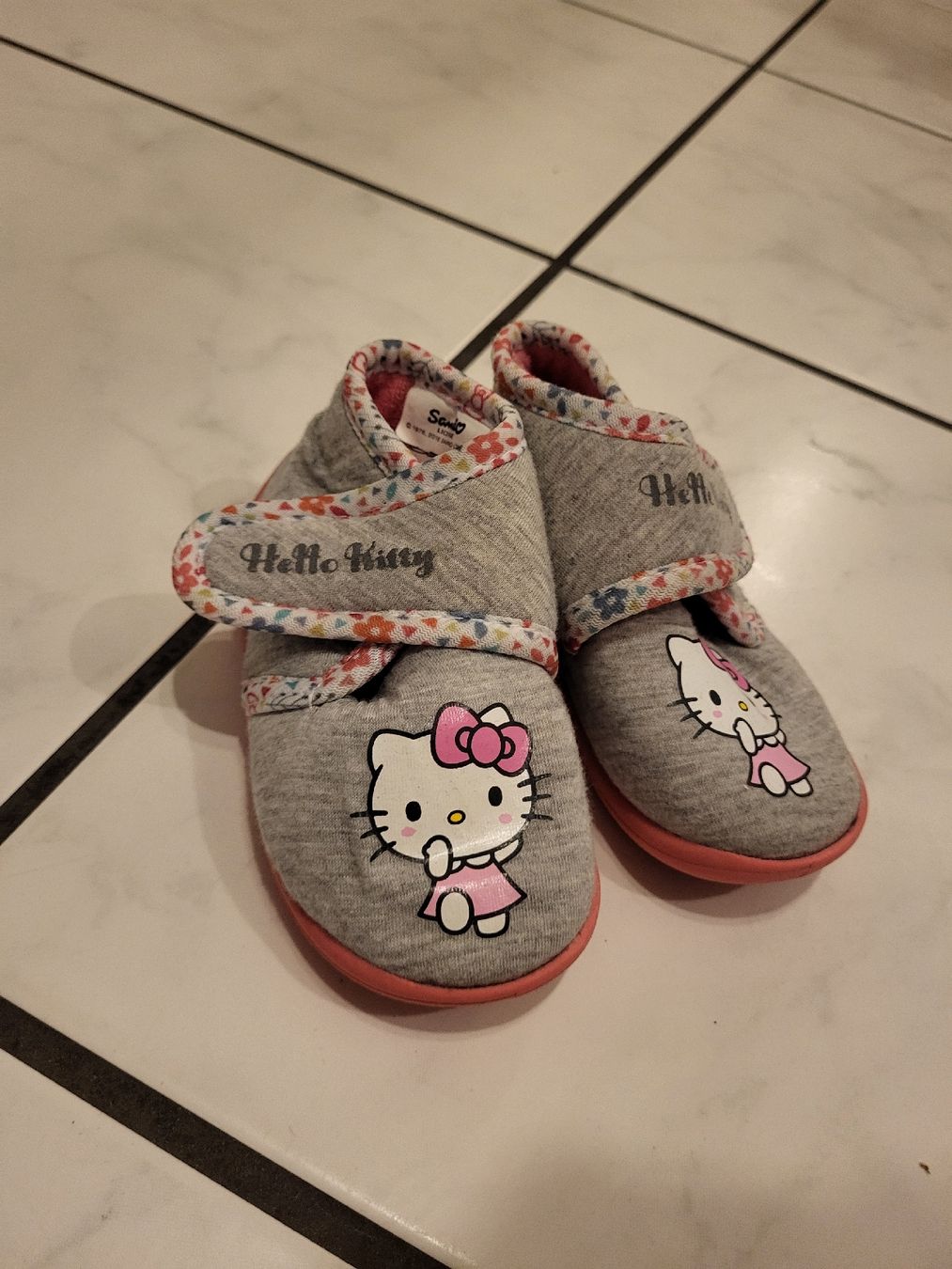Scarpe per ragazze: Süsse Hello Kitty Mädchen Hausschuhe Gr. 21 🌸 – Usato da Felben-Wellhausen venduto da Brummbaer90