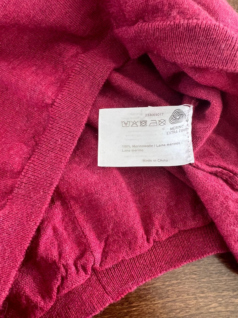 Maglioni & Felpe: Merino Wollpullover mit V-Ausschnitt, Gr. 38. – Usato da Ebmatingen venduto da Mistelu 2