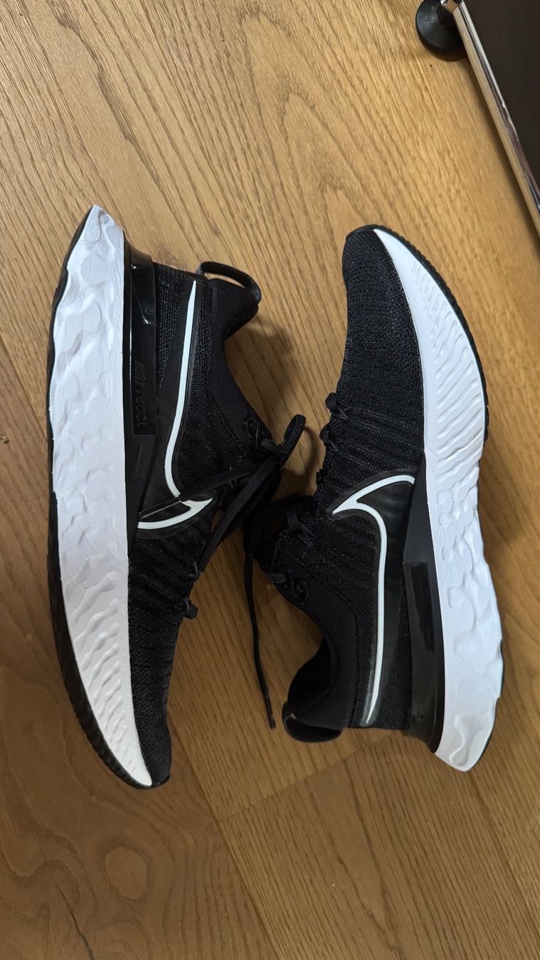 Nike Herrenschuhe: Nike react Running Sneaker in Schwarz Gr. 41 – Gebraucht aus Riehen von To120 2