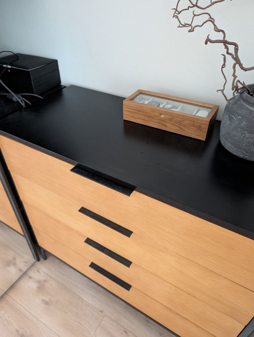 Cassettiere: Moderne Kommode 3 Schübe, Eiche Furniert/ Schwarz – Usato da Unterengstringen venduto da tob_7bhx 1