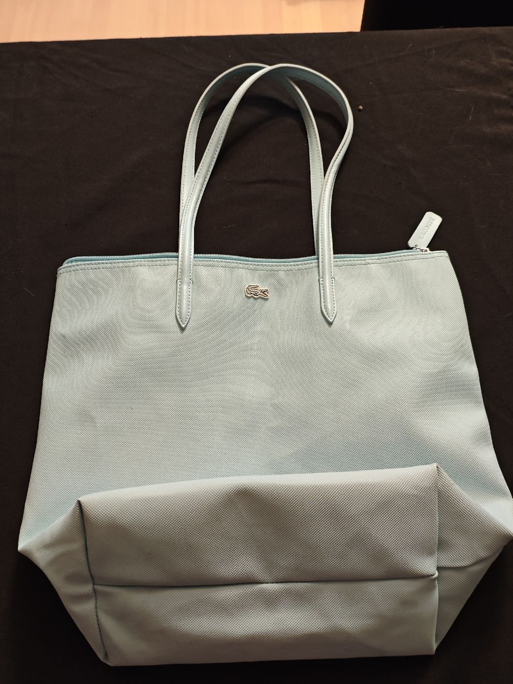 Lacoste Borse: Sac/cabas Lacoste bleu pâle – Usato da Sonceboz-Sombeval venduto da mil_8vr2
