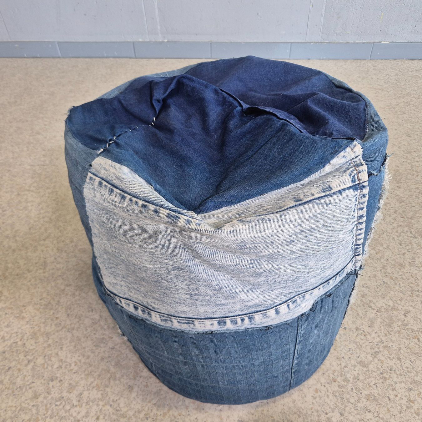 Hocker: Jeans Sitzsack Pouf Handmade Hocker Höcker – Gebraucht aus Nottwil von Wondewa-Shop 1