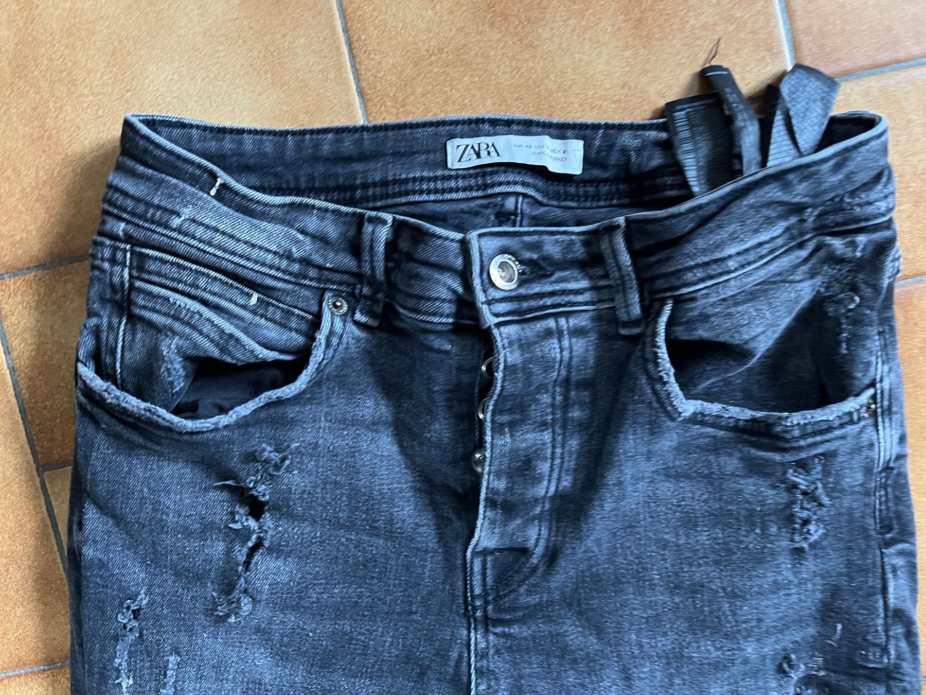 Zara Hosen: Pantalon Zara Taille euro 40 – Gebraucht aus Veyrier von kimedovapa 1
