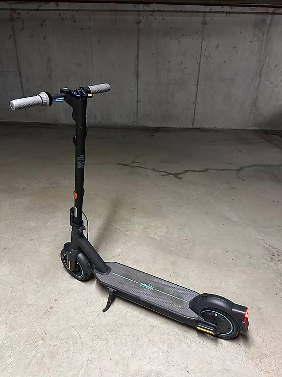 Kickboard: Trottinette électrique ninebot G30D II – Usato da Fribourg venduto da bmz3