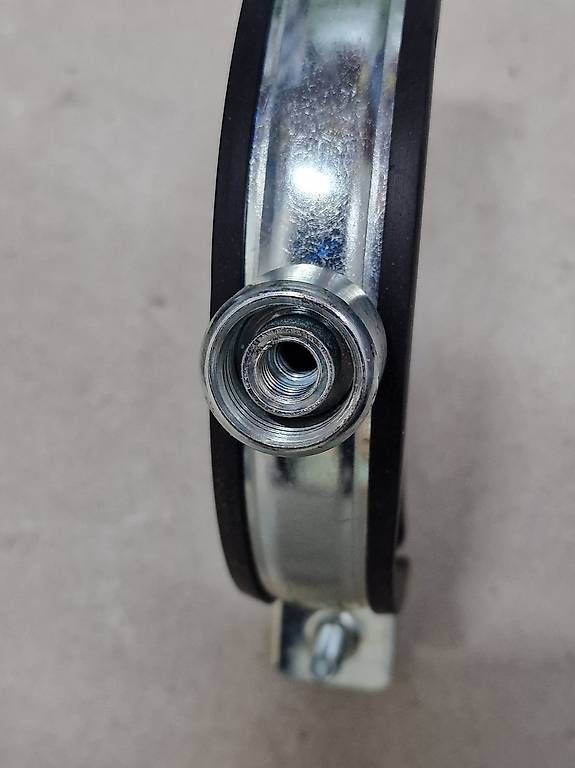 Supporti a parete: Rohrschellen 140mm – Nuovo (secondo la descrizione) da Niederdorf venduto da ROGO77