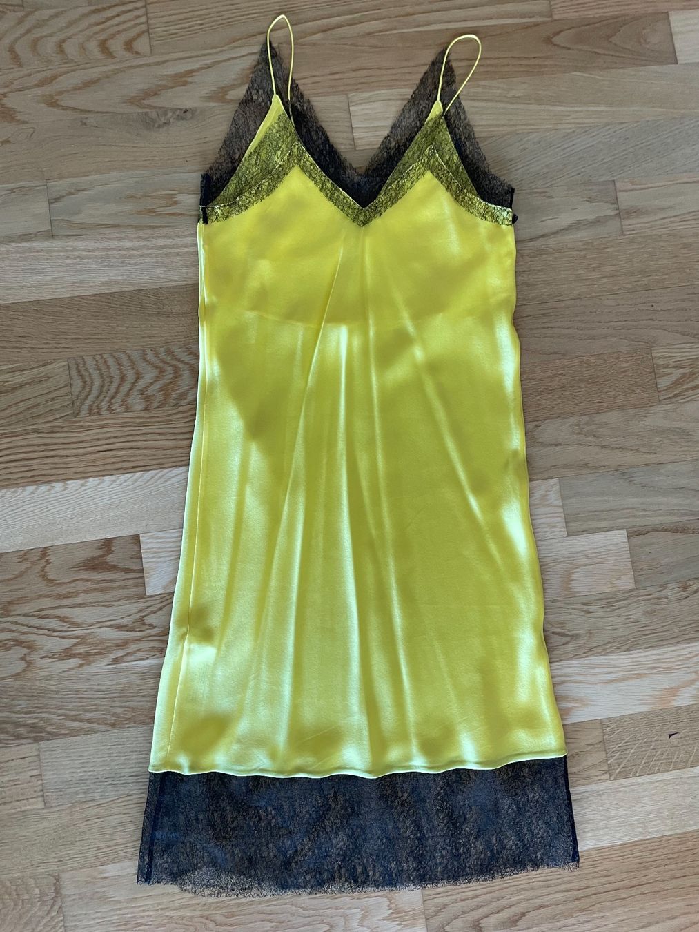 Vestiti: Seidenkleid aus Harrods London – Nuovo (secondo la descrizione) da Richterswil venduto da IrynaL 1