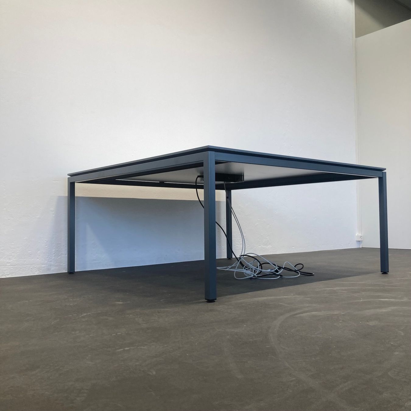 Lista Scrivanie: Lista Office LO Motion Sitzungstisch 1600x1600 mm - Weiss – Usato da Schönenwerd venduto da mcofficeshop 3