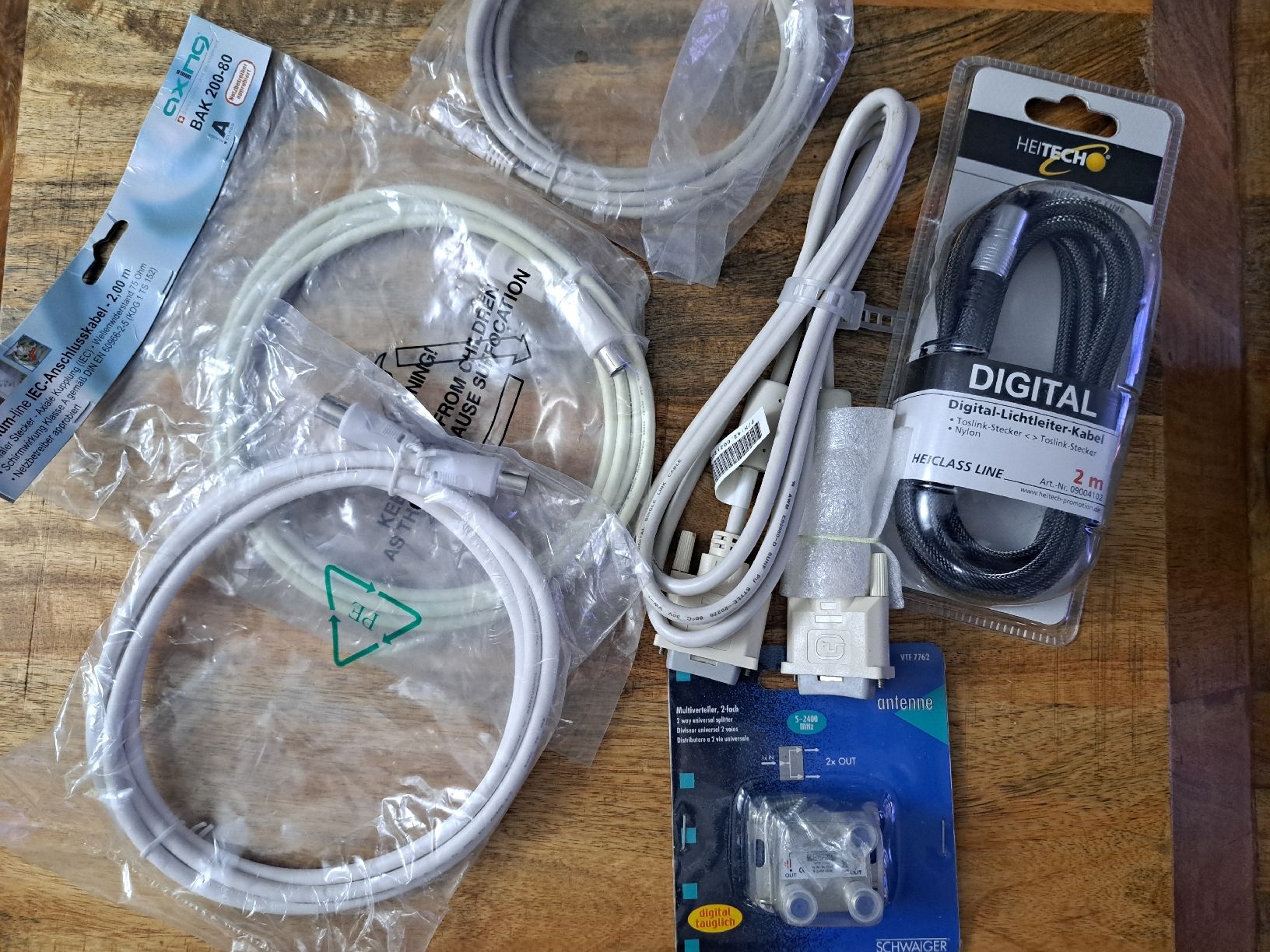 Cavi: Anschlusskabel/Multiverteiler/Lichtleiter-Kabel – Nuovo (secondo la descrizione) da Luzern venduto da good-time