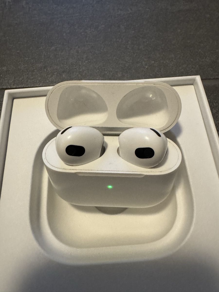 Apple Cuffie: Apple AirPods 3rd Gen – Usato da Jona venduto da jon_m9hx 3