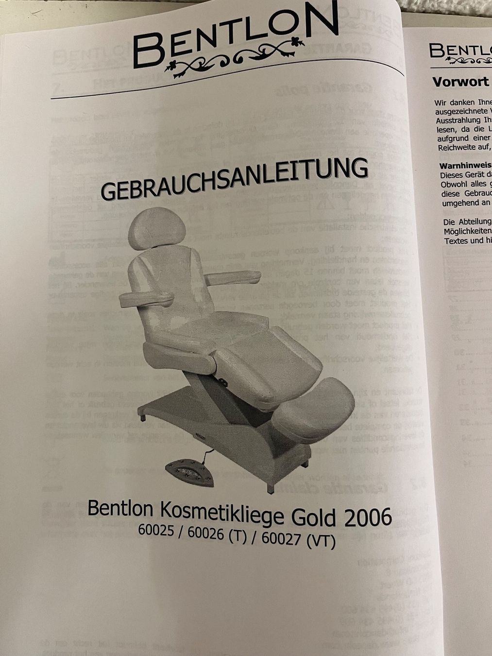 Lettini & sedie per cosmetici: Kosmetikliege Bentlon Gold 2006 – Usato da Thürnen venduto da gue_c8yz 1