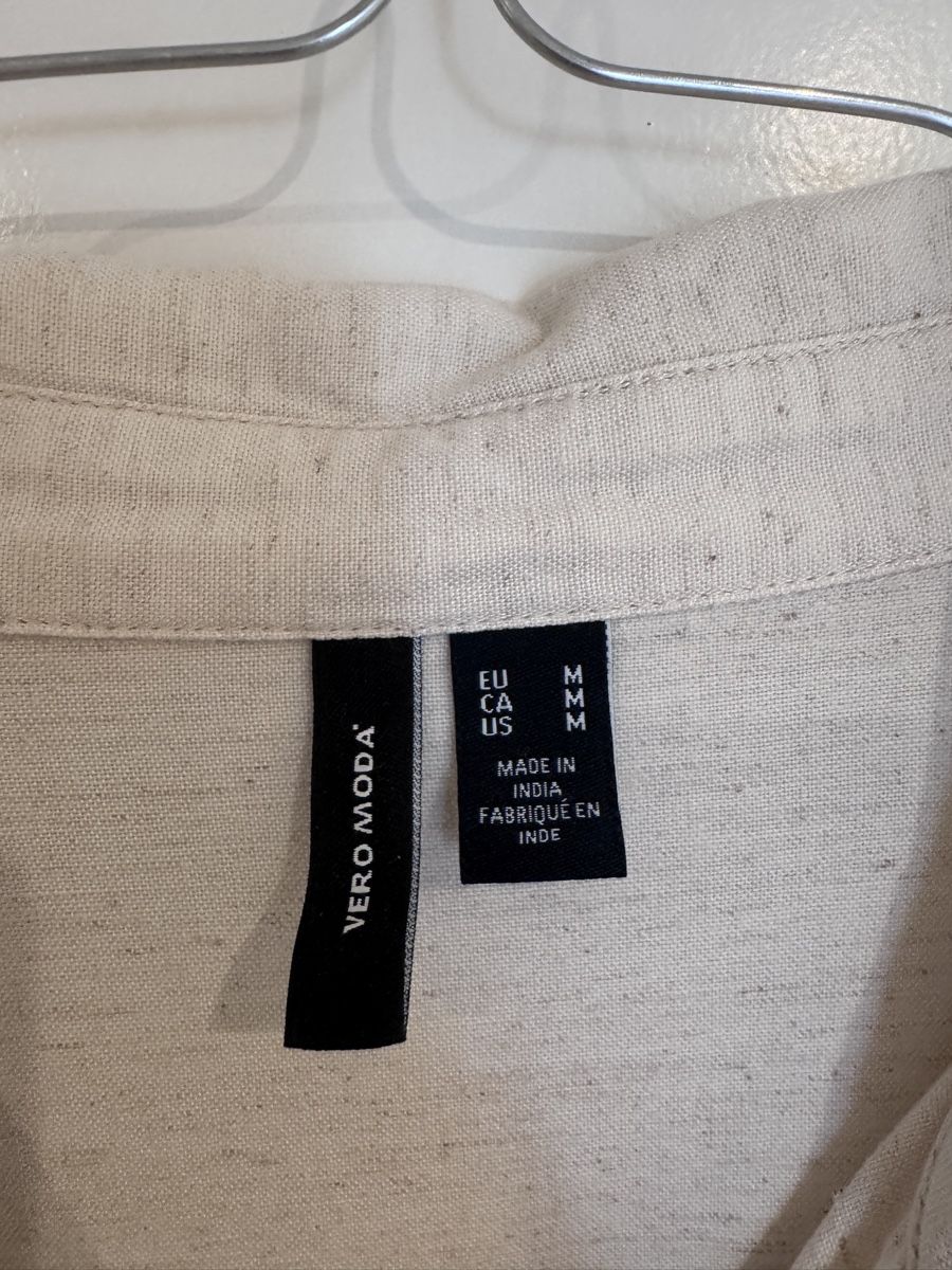 Vero Moda Chemisiers: Vero Moda Bluse beige mit schwarzer Borte Grösse M – D'occasion à Zürich par jlnhrd 4