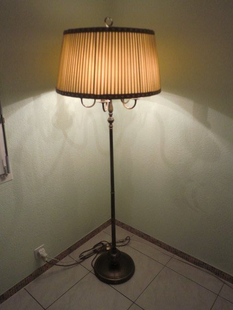 Lampen: Antike Ständerlampe – Gebraucht aus Läufelfingen von Alaskafroegi 1