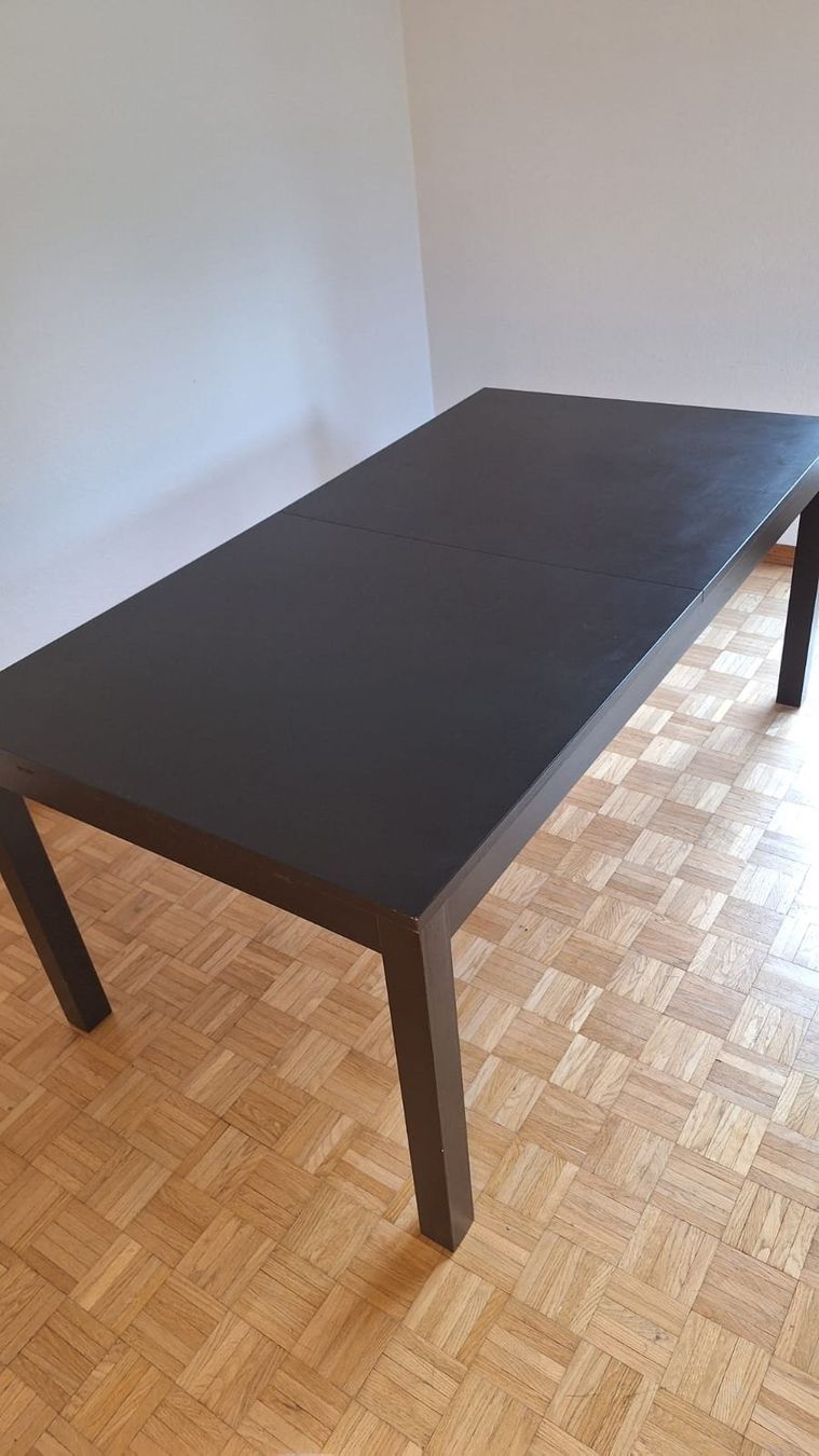 Tables: Schwarzer herausziehbarer Esstisch – D'occasion à St. Gallen par mandelaa
