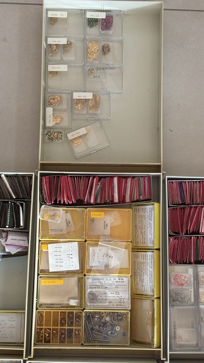 Montres: Lot Uhrenteile, Gläser etc. – Neuf (Voir description) à Rüti b. Büren par CenicAG 9