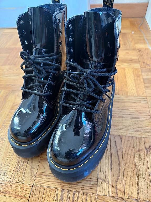 Chaussures femmes: Bottes doc Martens  – D'occasion à La Tour-de-Peilz par pil_j6nr 1